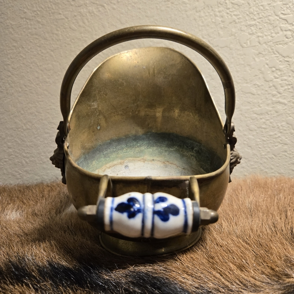 Antique Brass Coal Scuttle With Ceramic Handle - Picture 2 of 9